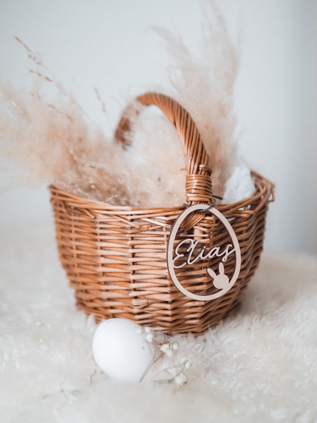 Personalisierter Osteranhänger Ei mit Hasenohren minimalistic // Osterkörbchen  #24