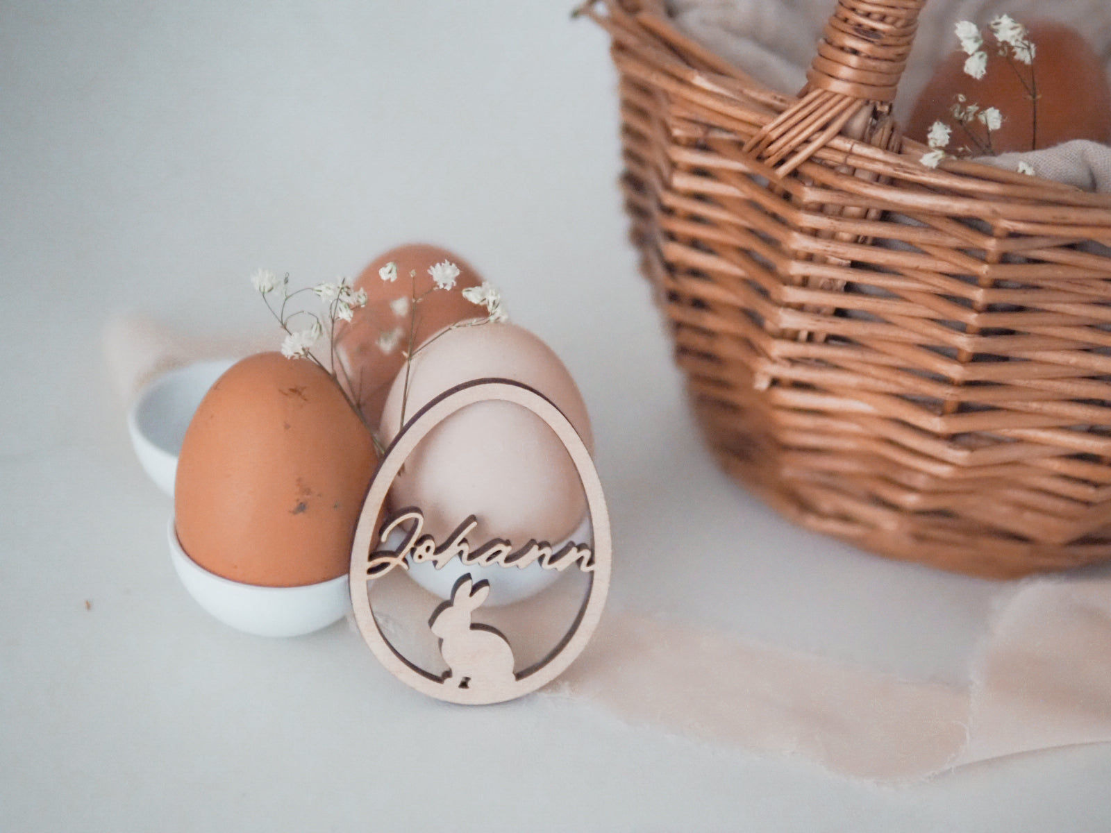 Personalisierter Osteranhänger Ei mit Hase minimalistic // Osterkörbchen  #23